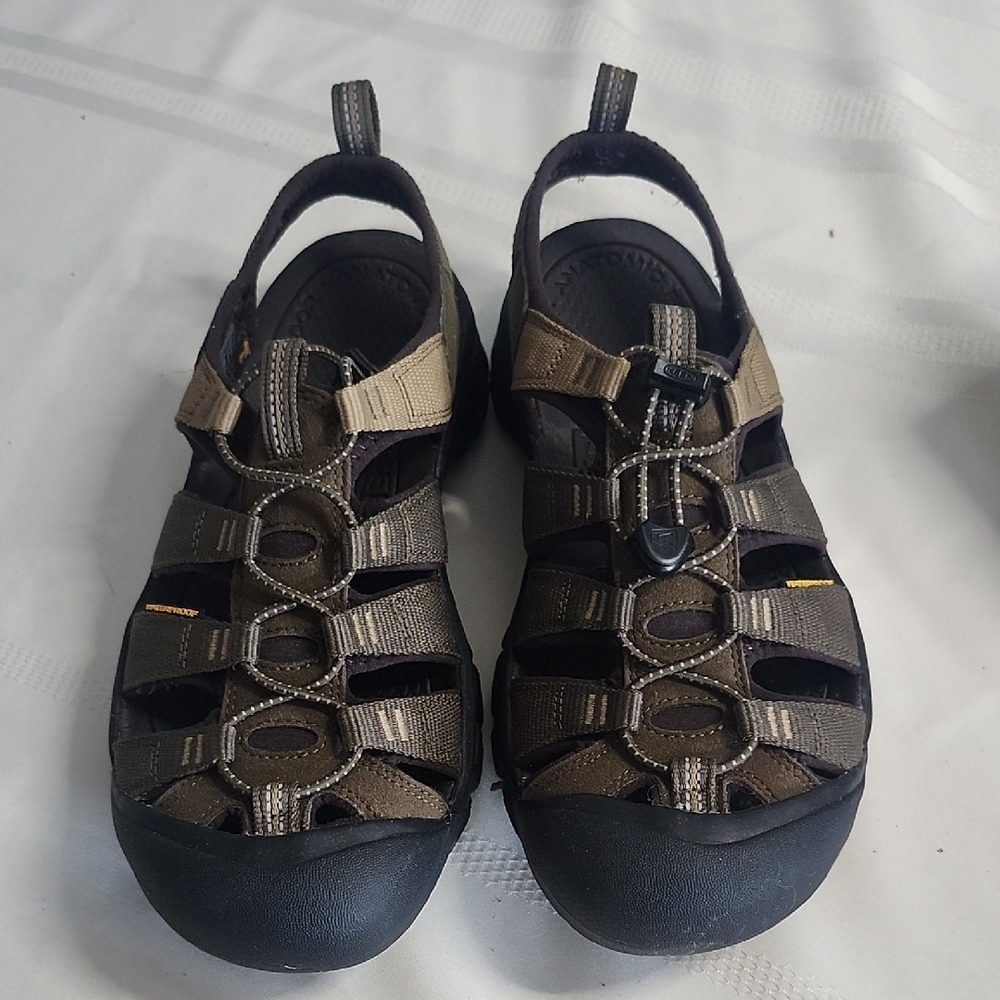 Keen Men's Brown and Black Closed-Toe Hiking Sandals